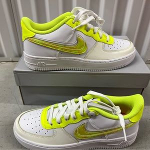 Nike Air Force 1 Low LV8 GS Size 5.5/ Women’s 7 White Volt Pink DV1680 100